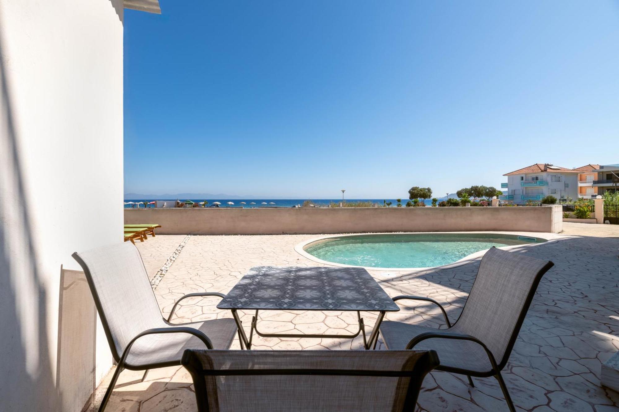 White&Blue Luxury Suites Ialysos  Exteriér fotografie