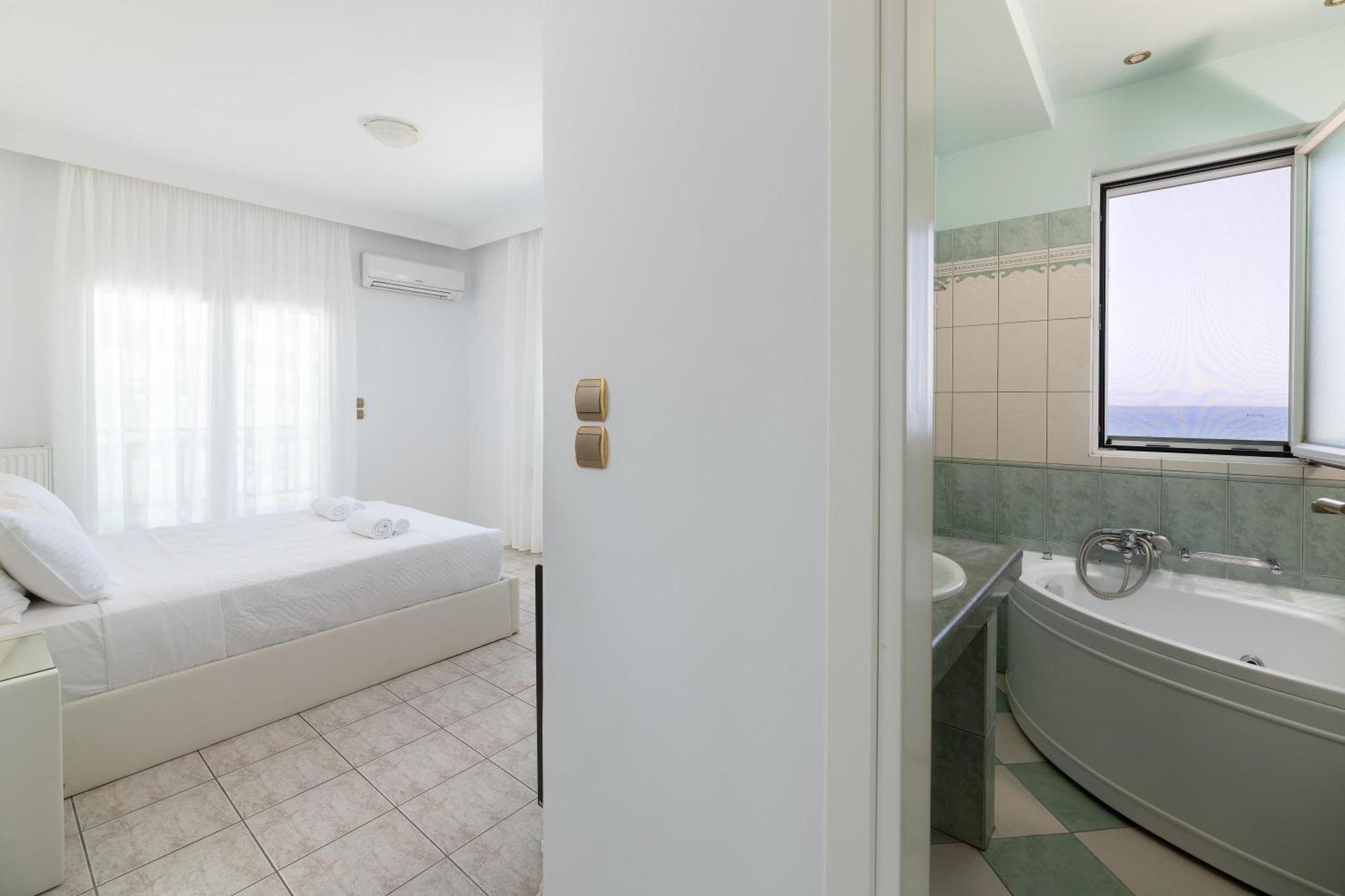 White&Blue Luxury Suites Ialysos  Exteriér fotografie