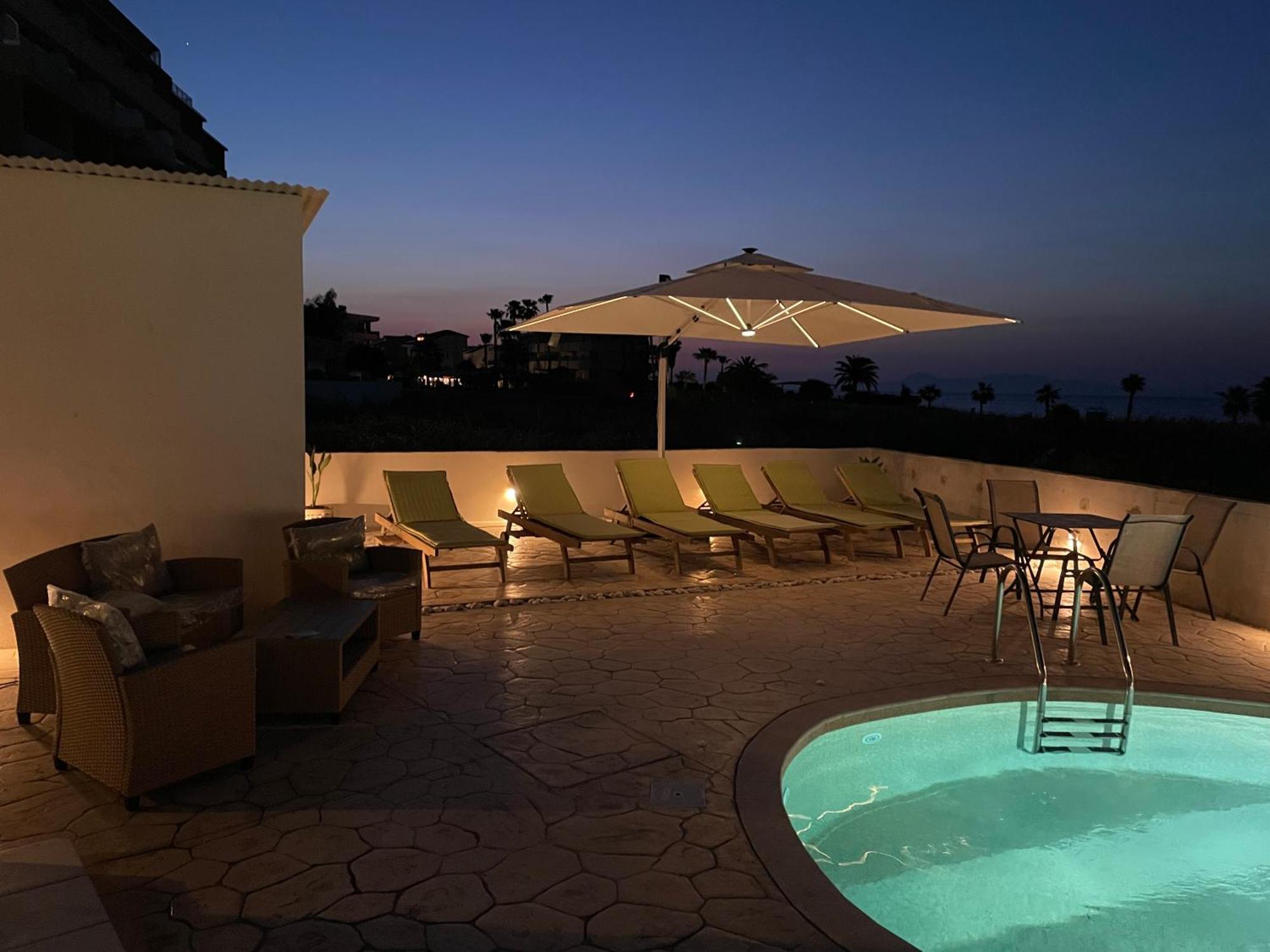 White&Blue Luxury Suites Ialysos  Exteriér fotografie