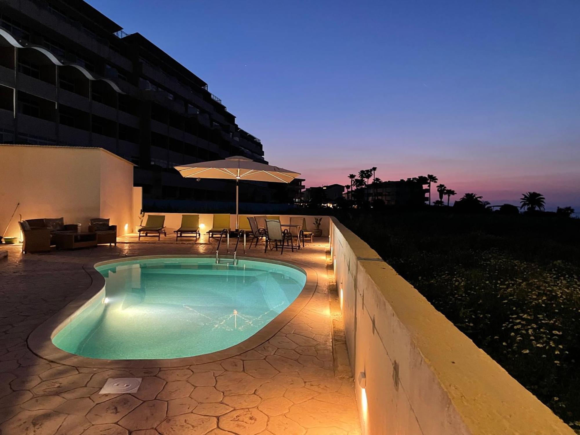White&Blue Luxury Suites Ialysos  Exteriér fotografie