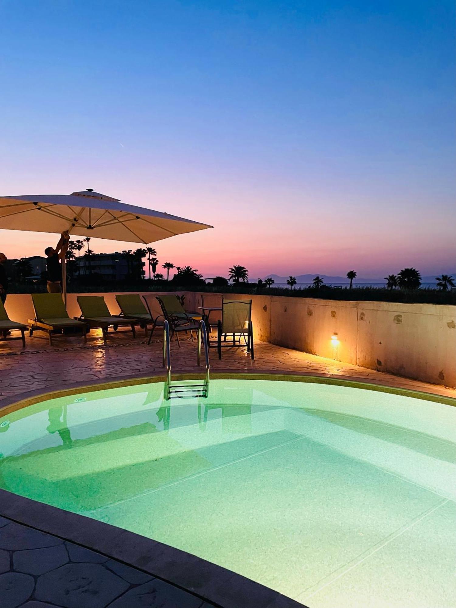 White&Blue Luxury Suites Ialysos  Exteriér fotografie
